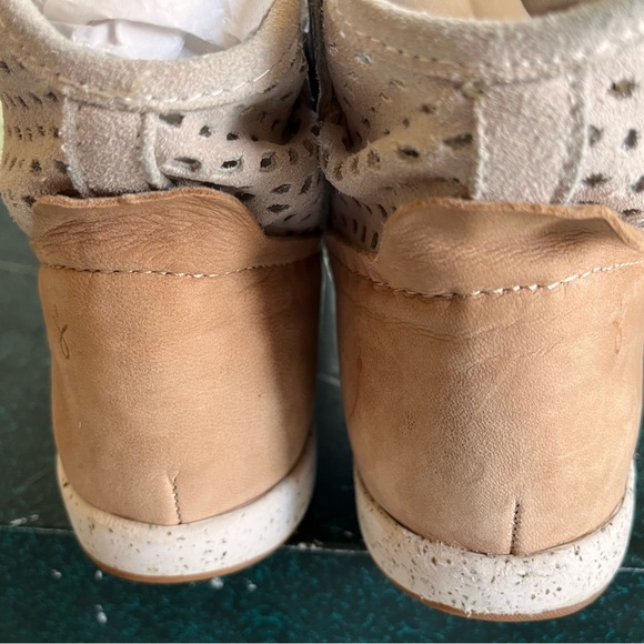 EMU Numeralla Perforated Ankle Booties - Picture 9 of 16